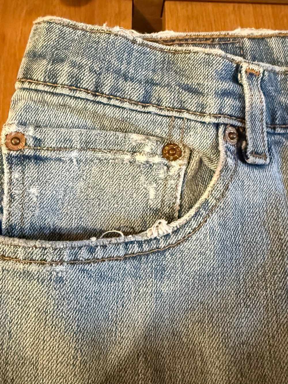 VTG 90s Levi’s 550 Relaxed Fit Jeans | 32x32 Light Wash Distressed Ripped - Picture 3 of 16